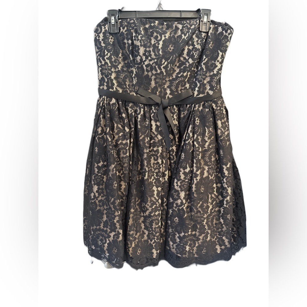 STRAPLESS DRESS